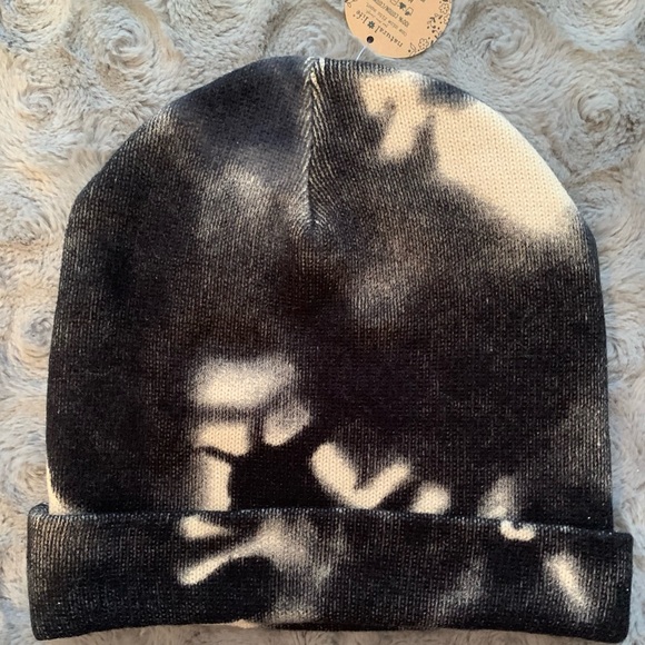 NWT Natural Life Beanie • Black/Cream •
One Size Fits Most - Picture 2 of 5
